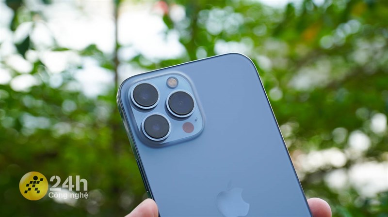 iPhone 13 Pro Max được trang bị cảm biến tele với tiêu cự 77 mm. iPhone 13 Pro Max được trang bị cảm biến tele với tiêu cự 77 mm.