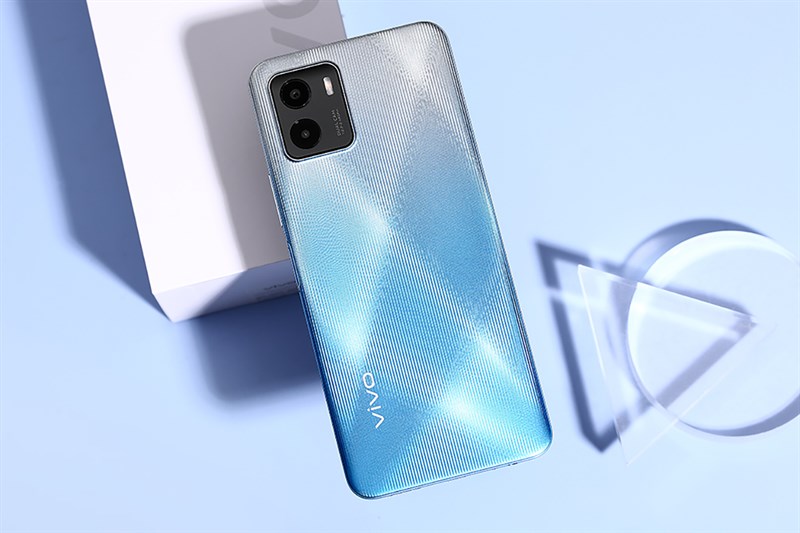 Các bạn thấy phiên bản màu trắng xanh của Vivo Y15s đẹp không? Các bạn thấy phiên bản màu trắng xanh của Vivo Y15s đẹp không?