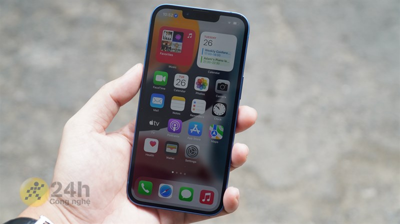iPhone 13 là chiếc điện thoại sở hữu cấu hình mạnh mẽ, pin sử dụng làm việc, chơi game liên tục rất lâu