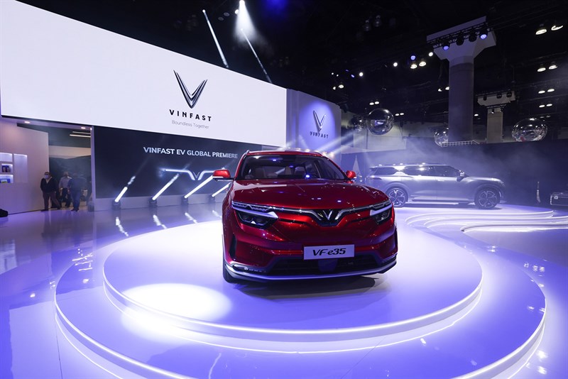 VinFast ra mắt 2 ô tô điện VF e35 và CF e36, nhiều công nghệ hiện đại VinFast ra mắt 2 ô tô điện VF e35 và CF e36, nhiều công nghệ hiện đại