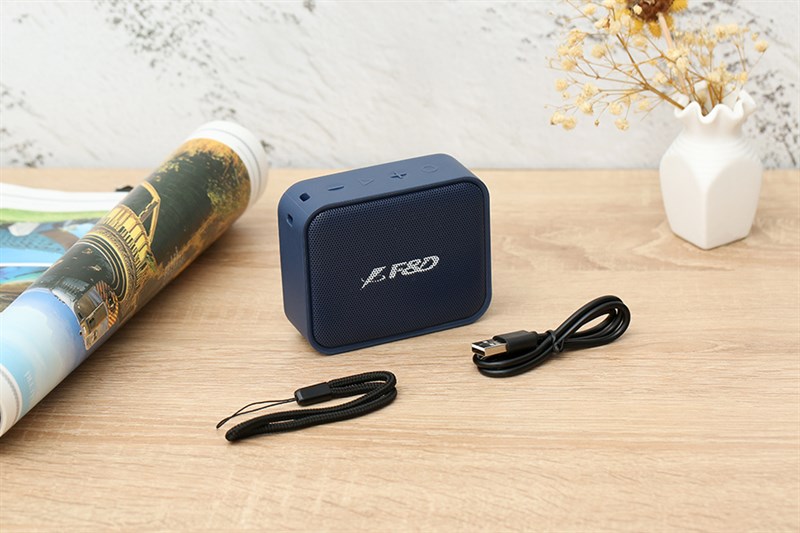 Loa Bluetooth Fenda W5 Plus với màu xanh navy Loa Bluetooth Fenda W5 Plus với màu xanh navy
