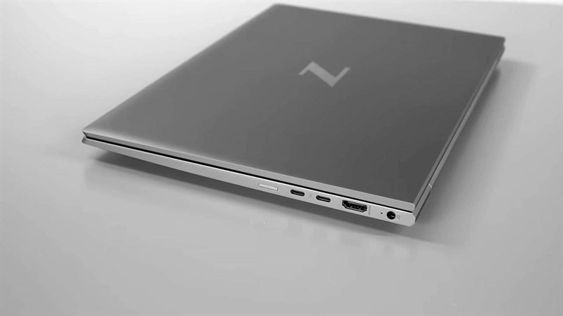 HP ZBook Firefly 14 G8 với khung máy bằng kim loại mạnh mẽ, chắc chắn cùng phong cách thiết kế tối giản. HP ZBook Firefly 14 G8 với khung máy bằng kim loại mạnh mẽ, chắc chắn cùng phong cách thiết kế tối giản.