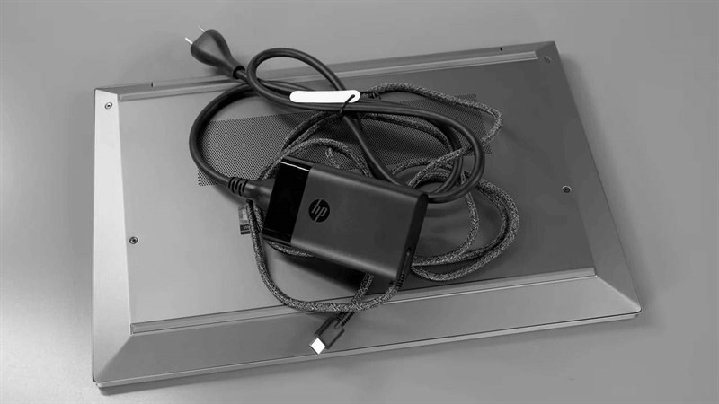 HP ZBook Firefly 14 G8 được cung cấp điện năng từ viên pin dung lượng 53 Wh. HP ZBook Firefly 14 G8 được cung cấp điện năng từ viên pin dung lượng 53 Wh.