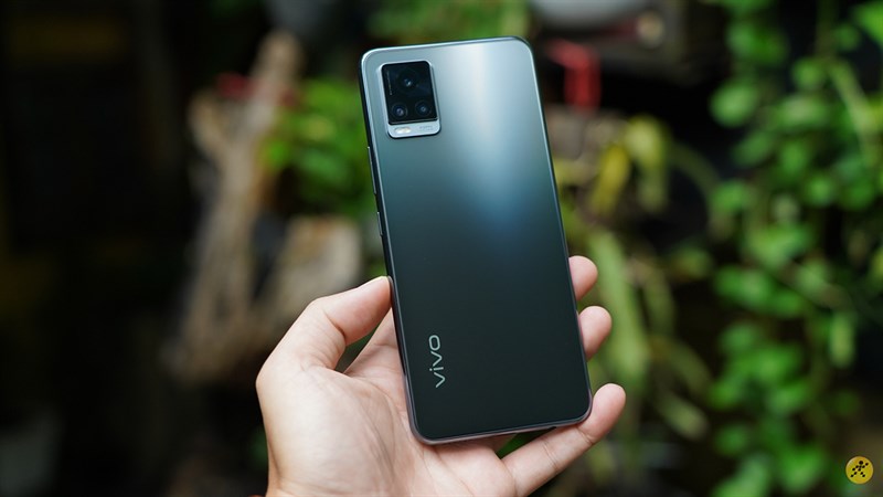 Vivo V20 (2021) sở hữu thiết kế mỏng đẹp mắt Vivo V20 (2021) sở hữu thiết kế mỏng đẹp mắt
