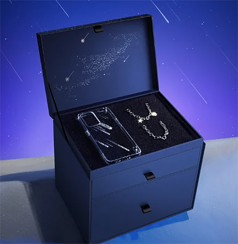 Hộp quà đựng Reno7 series đặc biệt với đèn chiếu bầu trời đầy sao... Hộp quà đựng Reno7 series đặc biệt với đèn chiếu bầu trời đầy sao...