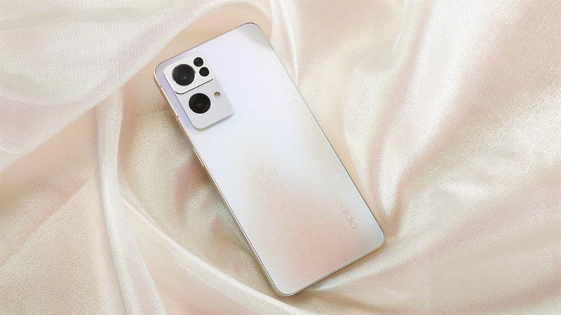 Mặt sau của OPPO Reno7 Pro 5G