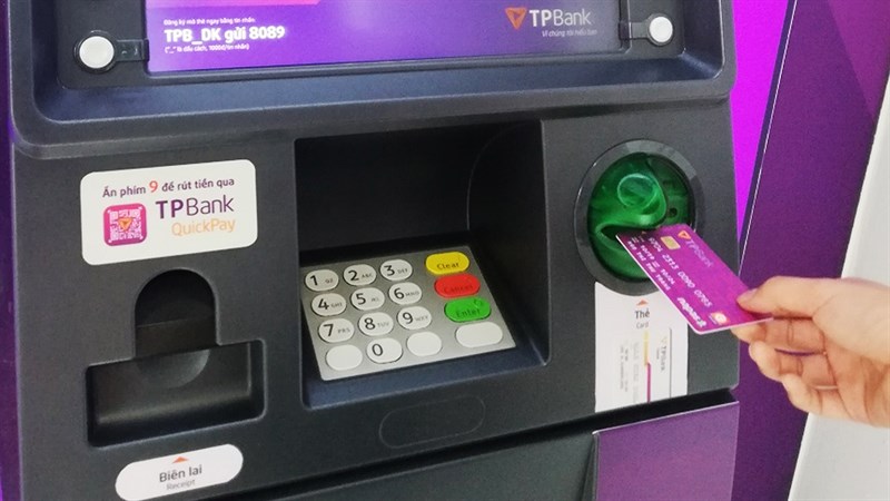 Cách rút tiền thẻ ATM gắn chip