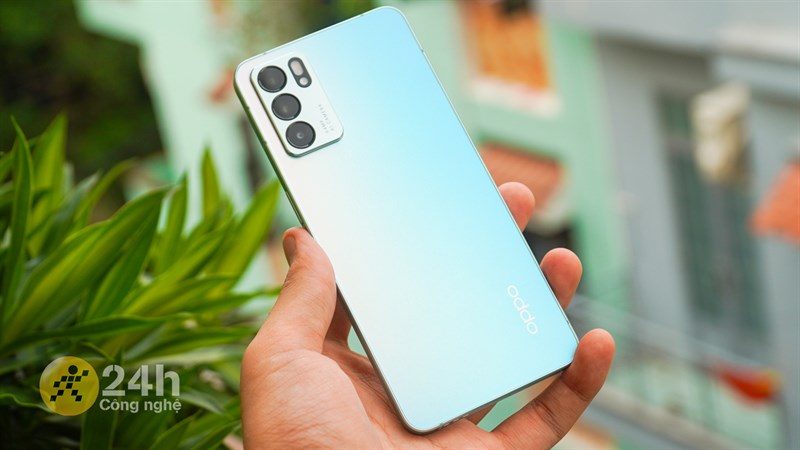 Chính thiết kế vuông vức, nam tính của OPPO Reno6 5G đã thu hút được mình.