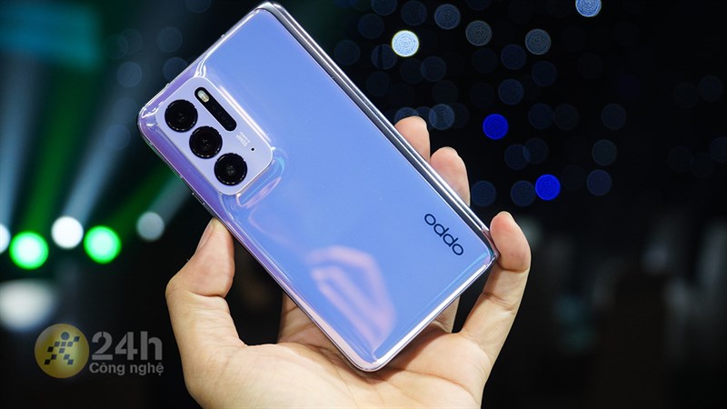 OPPO Find N 5G phiên bản màu tím trông rất sang trọng và bóng bẩy