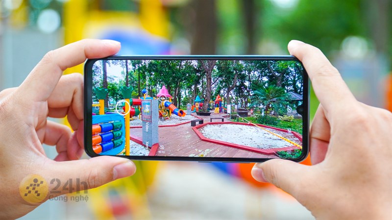 Cụm camera chuyên nghiệp đem đến cảm hứng sáng tạo nhiếp ảnh Vivo V23e xóa phông ảo diệu với ống kính chất lượng cao