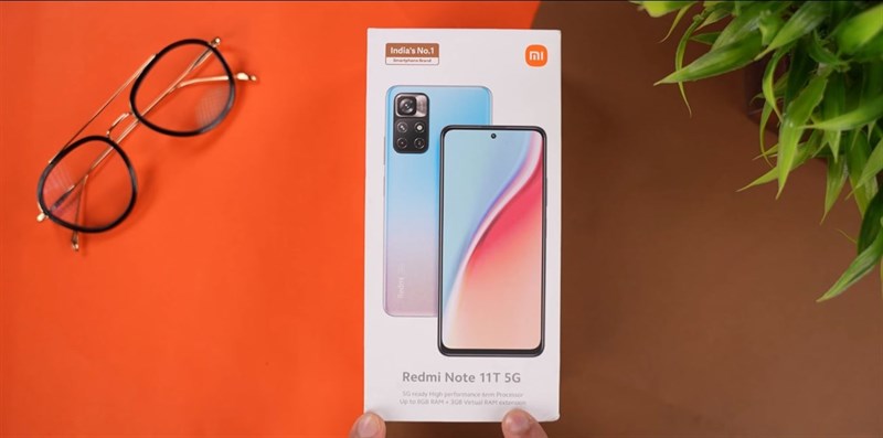 Vẻ ngoài của hộp đựng Xiaomi Redmi Note 11T 5G