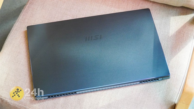 MSI Prestige 15 A11SC toát lên vẻ đẹp nam tính, mạnh mẽ nhưng cũng không kém phần sang trọng. MSI Prestige 15 A11SC toát lên vẻ đẹp nam tính, mạnh mẽ nhưng cũng không kém phần sang trọng.