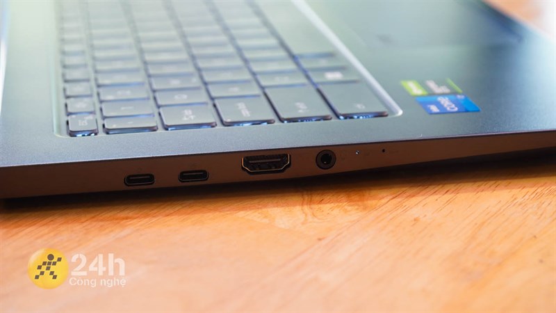 Cạnh trái MSI Prestige 15 A11SC. Cạnh trái MSI Prestige 15 A11SC.
