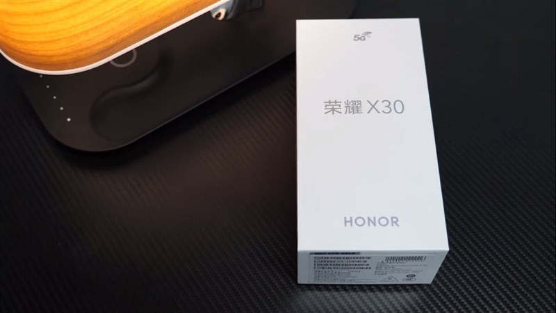 Vẻ ngoài của hộp đựng Honor X30