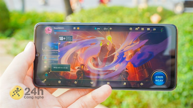 Với con chip Helio G80 thì sau nửa năm Galaxy A32 có còn chiến game ngon hay không?