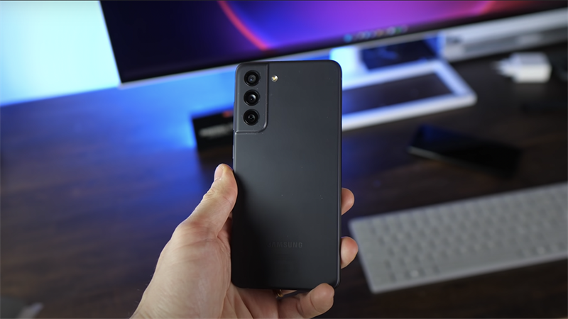 Đập hộp Galaxy S21 FE: Snapdragon 888 siêu mạnh, ngoại hình thì... Đập hộp Galaxy S21 FE: Snapdragon 888 siêu mạnh, ngoại hình thì...