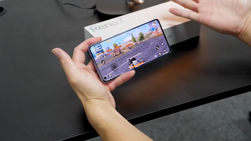 Tựa game PUBG Mobile không hề gây khó khăn gì với OPPO Reno7 Pro khi FPS được giữ ổn định ở mức 60 FPS.