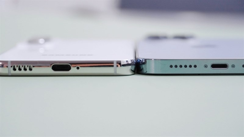 Galaxy S22 vs iPhone 13 Pro Galaxy S22 vs iPhone 13 Pro