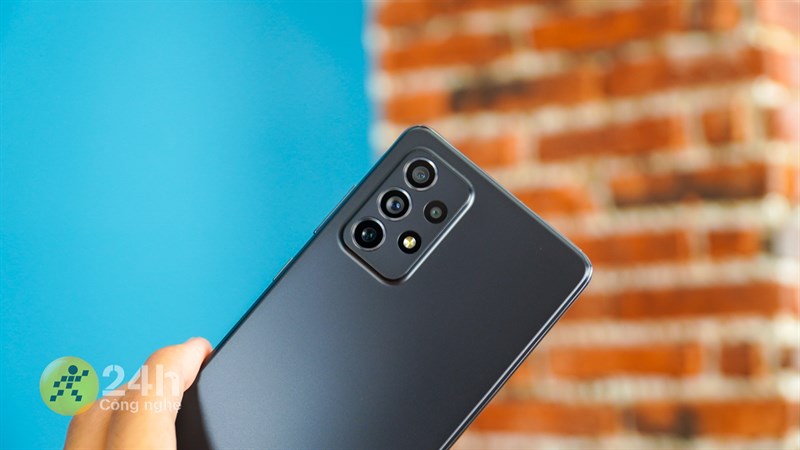 Cụm camera chính của Samsung Galaxy A72. Cụm camera chính của Samsung Galaxy A72.