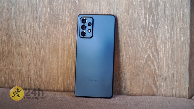 Galaxy A72 vẫn là một thiết bị đáng mua khi có cấu hình ổn định, thời lượng pin lâu và camera ấn tượng. Galaxy A72 vẫn là một thiết bị đáng mua khi có cấu hình ổn định, thời lượng pin lâu và camera ấn tượng.