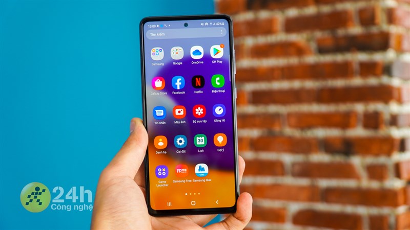 Samsung Galaxy A72 sở hữu màn hình chính có kích thước 6.7 inch độ phân giải Full HD+. Samsung Galaxy A72 sở hữu màn hình chính có kích thước 6.7 inch độ phân giải Full HD+.