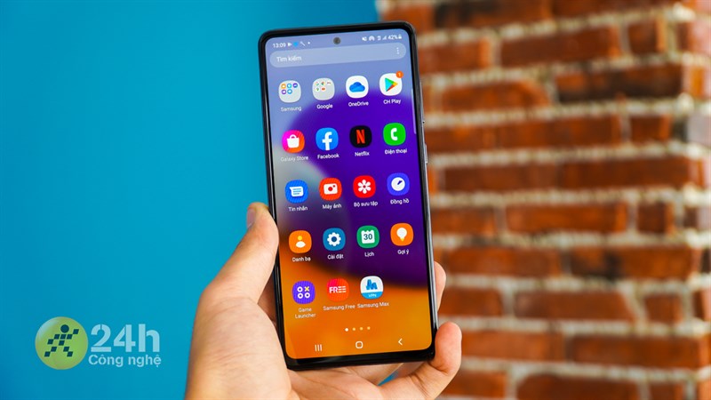 Galaxy A72 cho phép bạn thoải mái chạy đa nhiệm cũng như tha hồ lưu trữ dữ liệu, game, ứng dụng trên thiết bị. Galaxy A72 cho phép bạn thoải mái chạy đa nhiệm cũng như tha hồ lưu trữ dữ liệu, game, ứng dụng trên thiết bị.