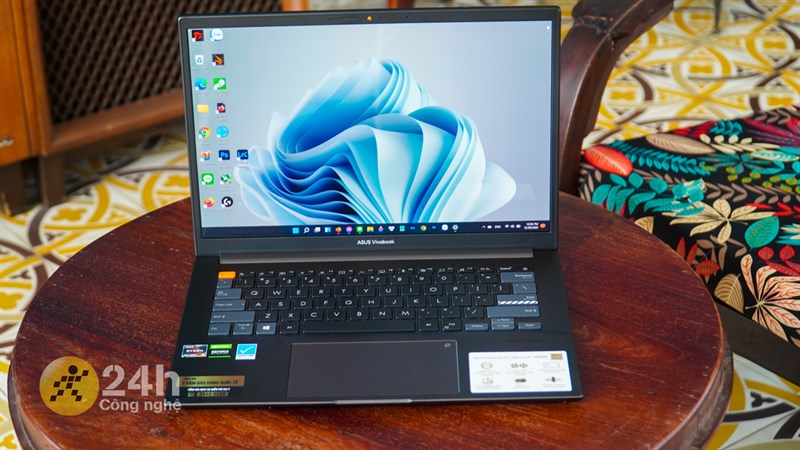 ASUS VivoBook Pro 14x OLED M7400QC được trang bị màn hình kích thước 14 inch độ phân giải 2.8K (2.800x1.800 pixel). ASUS VivoBook Pro 14x OLED M7400QC được trang bị màn hình kích thước 14 inch độ phân giải 2.8K (2.800x1.800 pixel).
