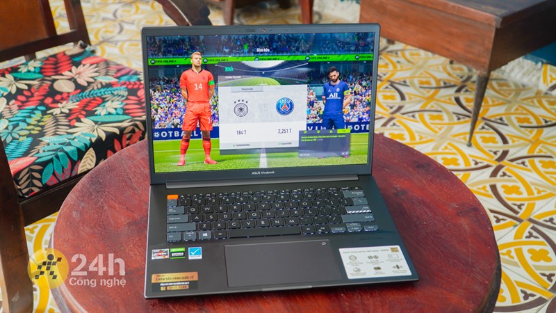 Màn hình của ASUS VivoBook Pro 14x OLED M7400QC còn được trang bị rất nhiều công nghệ tiên tiến. Màn hình của ASUS VivoBook Pro 14x OLED M7400QC còn được trang bị rất nhiều công nghệ tiên tiến.