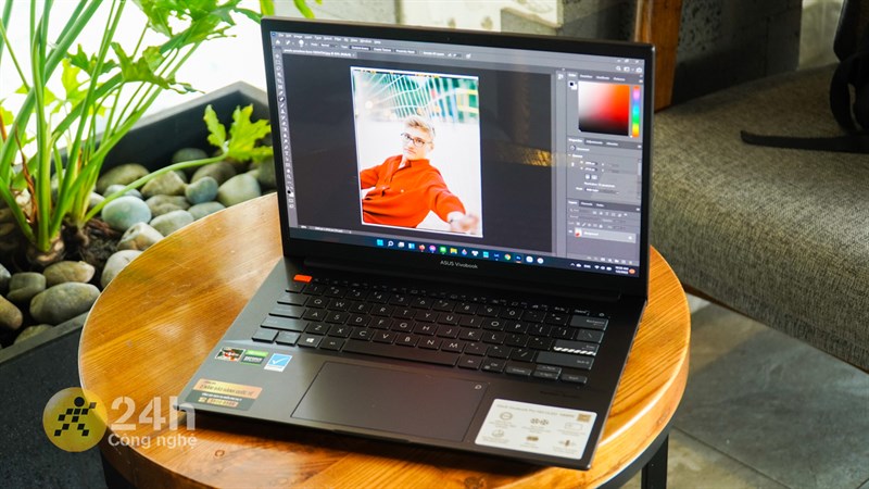 Màn hình ASUS VivoBook Pro 14x OLED M7400QC đạt độ phủ màu 100% DCI-P3, 133% dải màu sRGB. Màn hình ASUS VivoBook Pro 14x OLED M7400QC đạt độ phủ màu 100% DCI-P3, 133% dải màu sRGB.