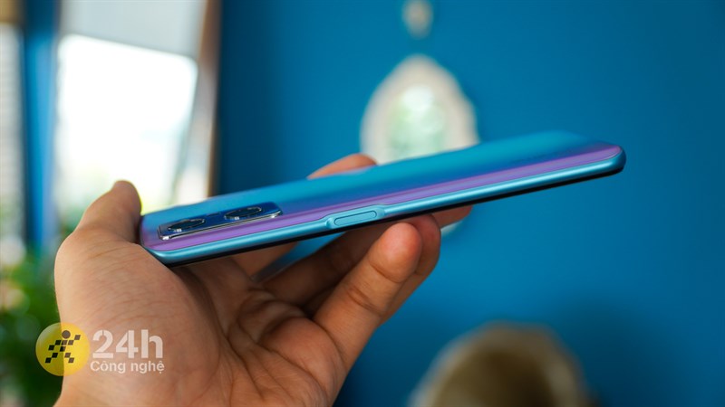 Cạnh phải của Realme 9i Cạnh phải của Realme 9i