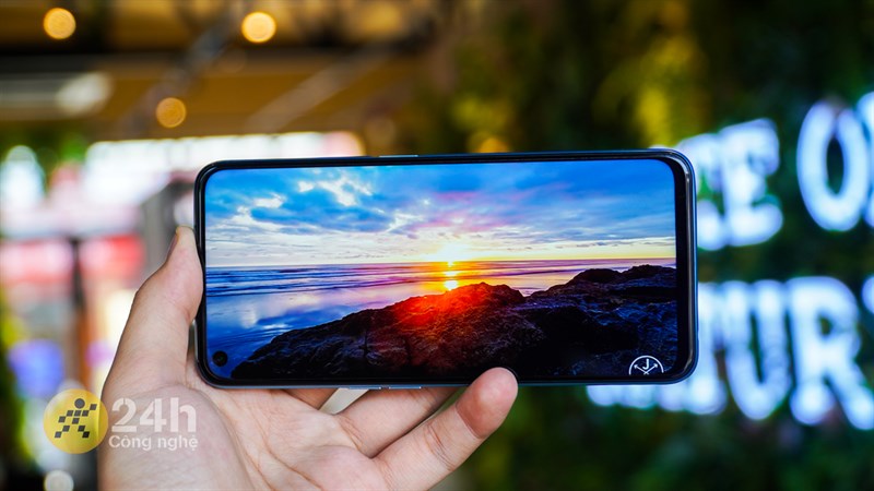 Màn hình của Realme 9i có thiết kế đục lỗ Màn hình của Realme 9i có thiết kế đục lỗ