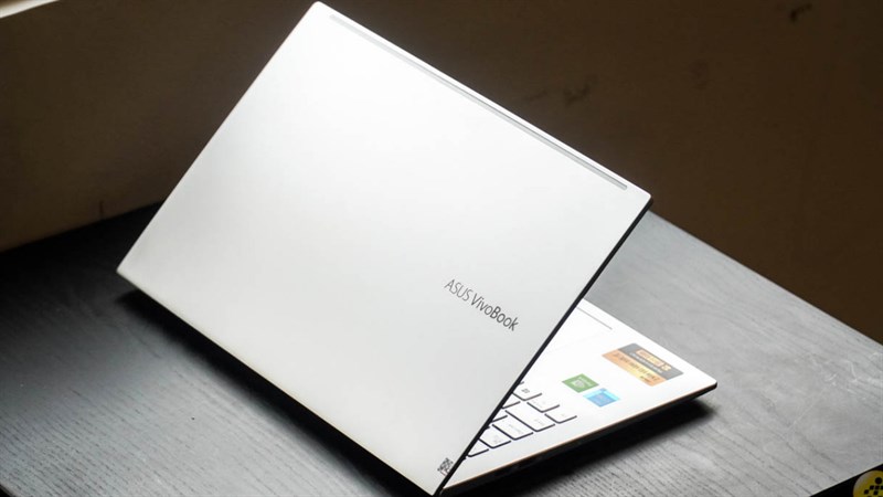 Thiết kế tổng thể của ASUS VivoBook A515EP.