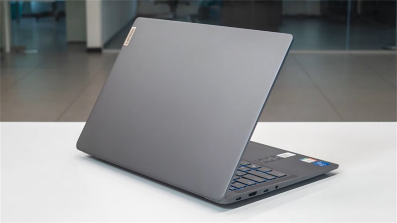 Thiết kế mỏng nhẹ và sang trọng của laptop Lenovo Ideapad 5 Pro 14ITL6 i5.