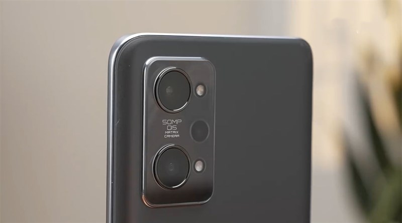 Realme GT 2 có cụm camera được bố trí rất độc đáo. Nguồn: Realme. Realme GT 2 có cụm camera được bố trí rất độc đáo. Nguồn: Realme.