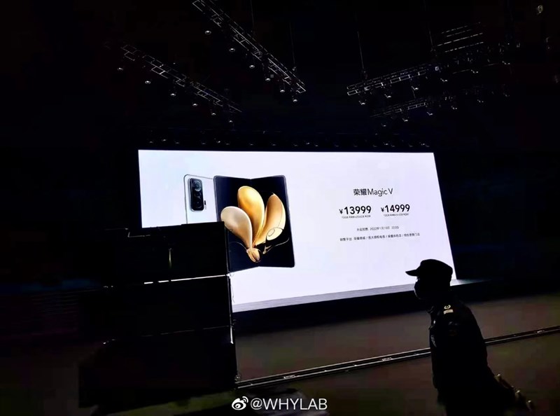 Honor Magic V lộ giá bán hơn 50 triệu đồng cùng mặt lưng da bắt mắt Honor Magic V lộ giá bán hơn 50 triệu đồng cùng mặt lưng da bắt mắt