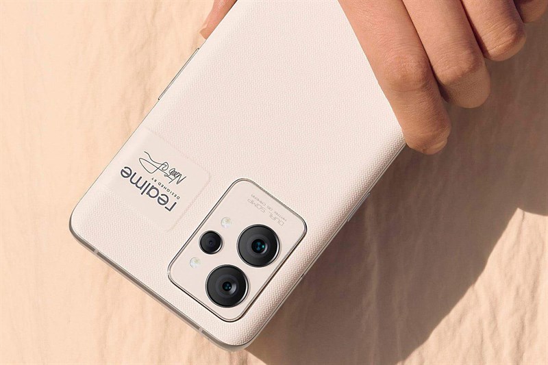 Realme GT 2 được trang bị ba camera sau