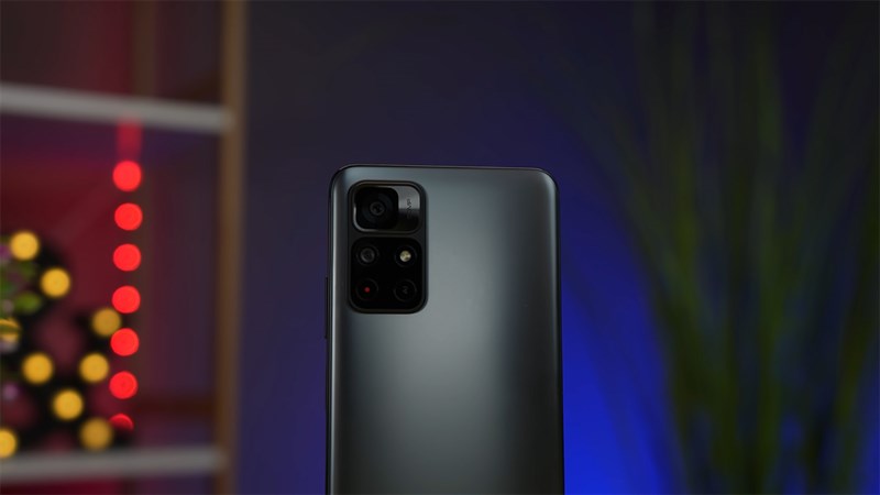 Xiaomi Redmi Note 11 JE có cụm camera hình chữ nhật với cảm biến chính 50 MP