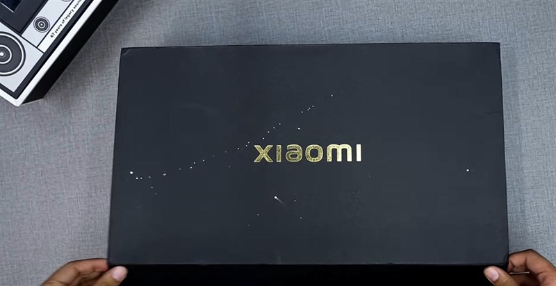 Hộp đựng sản phẩm và quà của Xiaomi 11i HyperCharge