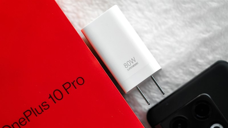 Củ sạc 80 W của OnePlus 10 Pro Củ sạc 80 W của OnePlus 10 Pro