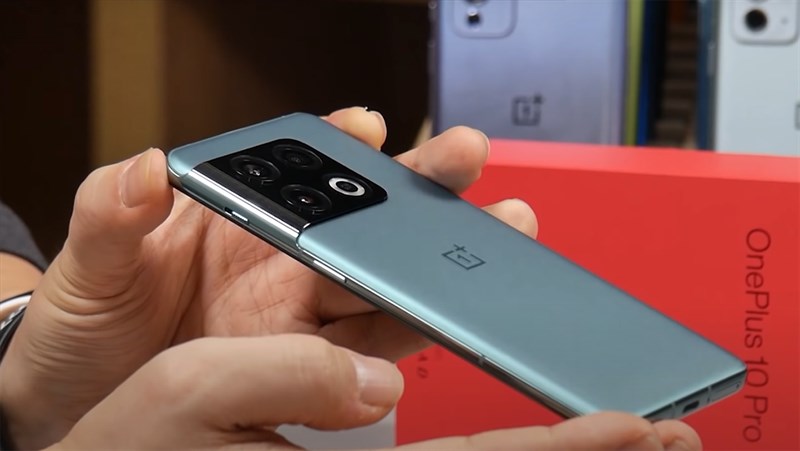 Cạnh phải của OnePlus 10 Pro Cạnh phải của OnePlus 10 Pro