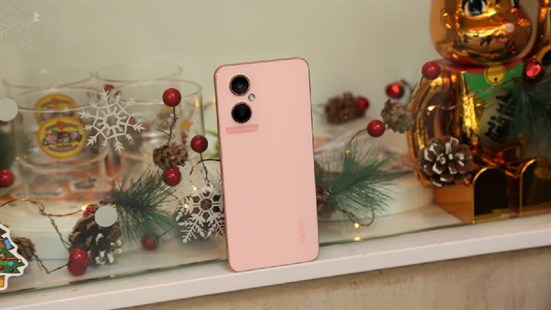 Mặt lưng của OPPO A96 5G có hiệu ứng chuyển sắc rất đẹp Mặt lưng của OPPO A96 5G có hiệu ứng chuyển sắc rất đẹp