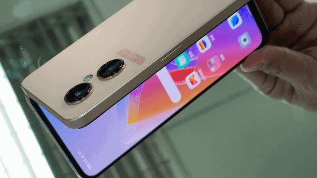 2 ống kính camera phía sau của OPPO A96 5G có thể phát sáng khi nhận thông báo mới. Nguồn: Weibo. 2 ống kính camera phía sau của OPPO A96 5G có thể phát sáng khi nhận thông báo mới. Nguồn: Weibo.