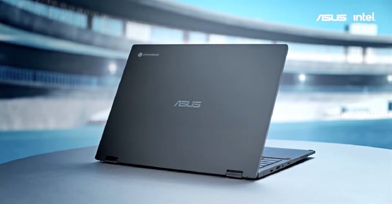 ASUS Chromebook Flip CX5 sở hữu kích thước khá lớn ASUS Chromebook Flip CX5 sở hữu kích thước khá lớn