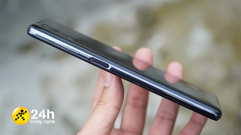 Cạnh phải của Samsung Galaxy M51 Cạnh phải của Samsung Galaxy M51