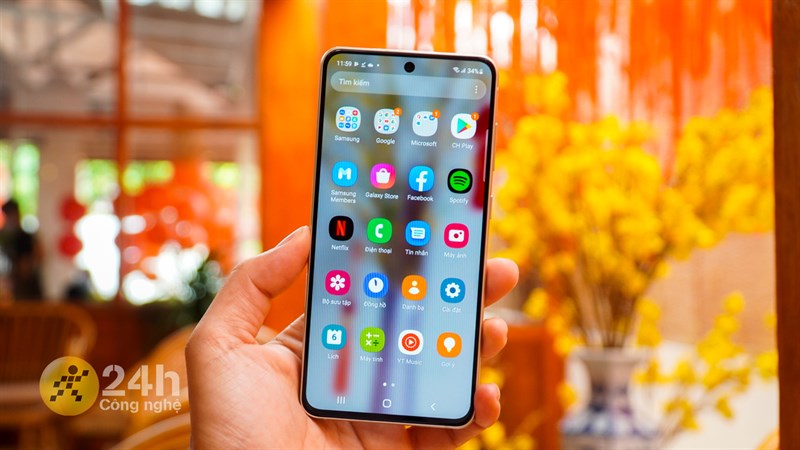 Mỗi khi chúng ta sử dụng điện thoại và mở ứng dụng lên thì chúng ta thường bấm màn hình chính để thoát ra nhưng không tắt hẳn ứng dụng.