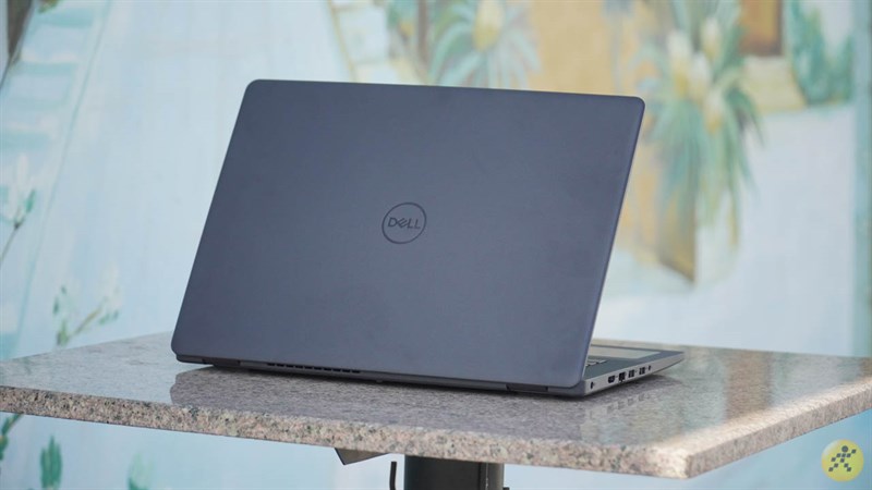 Dell luôn nhắc khi bàn về những mẫu laptop có thiết kế bền bỉ