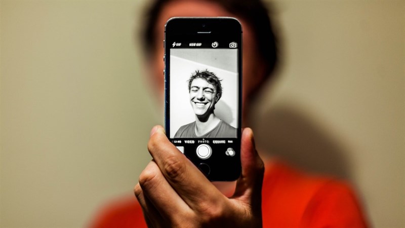 Sinh viên bán được một triệu USD ảnh selfie
