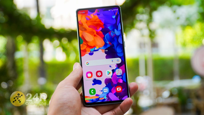 Galaxy S20 FE vẫn là một thiết bị rất đáng mua ở thời điểm hiện tại. Galaxy S20 FE vẫn là một thiết bị rất đáng mua ở thời điểm hiện tại.