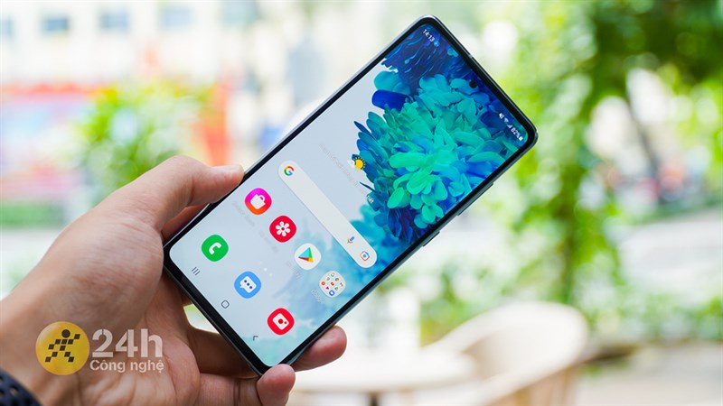 Samsung Galaxy S20 FE có cạnh viền khá mỏng Samsung Galaxy S20 FE có cạnh viền khá mỏng