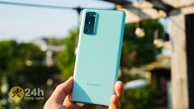 Samsung Galaxy S20 FE có thiết kế đơn giản với mặt lưng nhựa Samsung Galaxy S20 FE có thiết kế đơn giản với mặt lưng nhựa